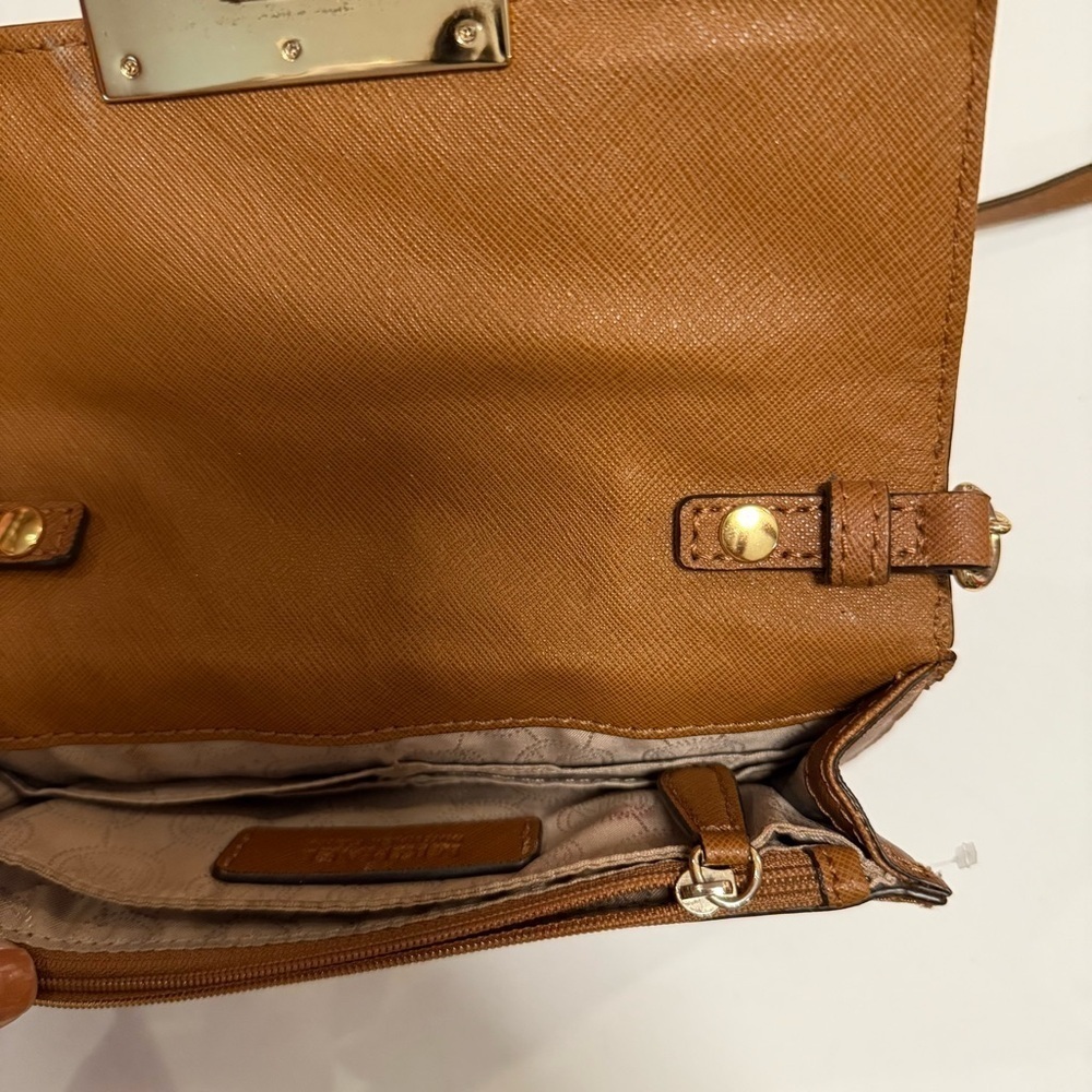 Michael Kors Tan Crossbody Bag with Gold Clasp - Picture 5 of 9